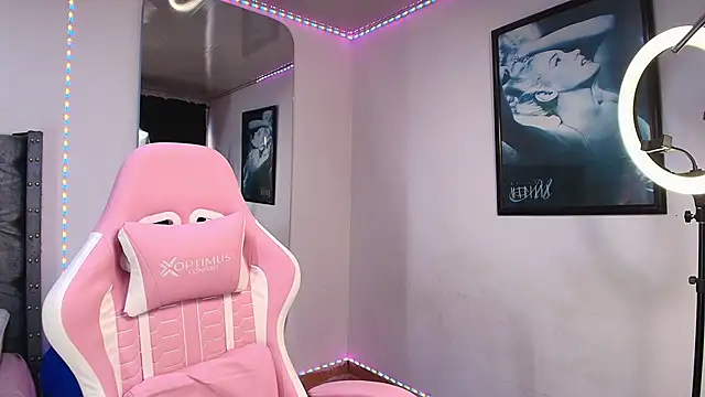 Snapshot of GraceWallace_ chatting on November 2025 08:13:02 PM GraceWallace online show from November 2025 08:13:02 PM