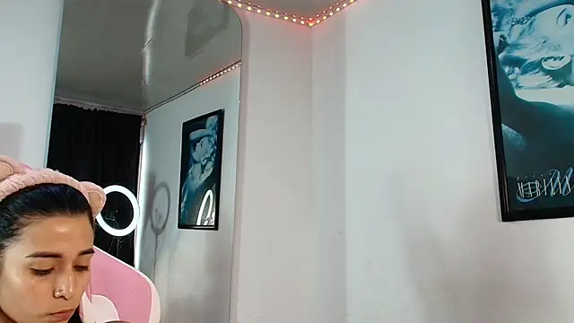 Snapshot of GraceWallace_ chatting on December 2025 06:02:02 PM GraceWallace online show from December 2025 06:02:02 PM