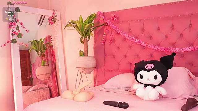 mili moon  online show from September 2025 01:06:01 PM