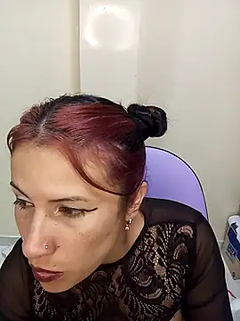 Snapshot of karinnahotdirty chatting on November 2025 09:37:01 PM karinnahotdirty online show from November 2025 09:37:01 PM