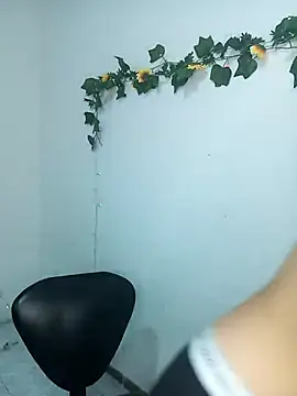 karinnahotdirty online show from March 2026 01:00:02 AM