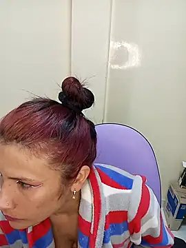 Snapshot of karinnahotdirty chatting on November 2025 11:27:01 PM karinnahotdirty online show from November 2025 11:27:01 PM