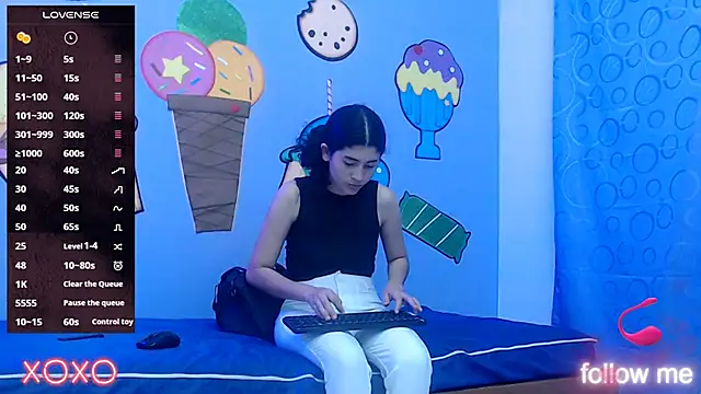 Snapshot of skinnykalitzo18 chatting on February 2026 02:30:02 PM skinnykalitzo18 online show from February 2026 02:30:02 PM