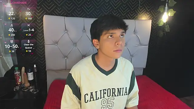 Thiago Kozak online show from November 2025 01:55:02 AM