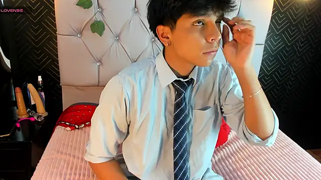 Thiago Kozak online show from October 2025 12:28:01 PM