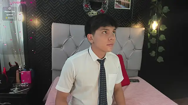 Thiago Kozak online show from November 2025 12:39:01 PM