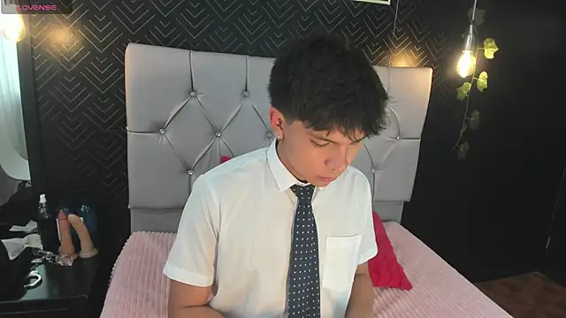 Thiago Kozak online show from November 2025 01:48:01 PM