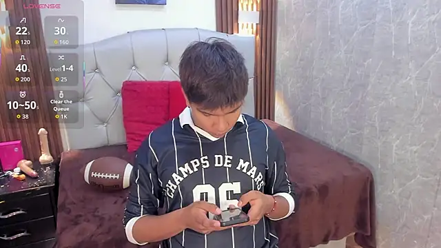 Thiago Kozak online show from May 2026 07:56:02 PM
