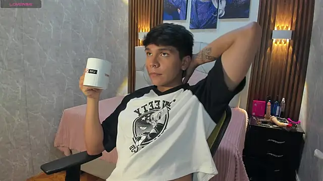 Thiago Kozak online show from December 2025 08:31:01 PM