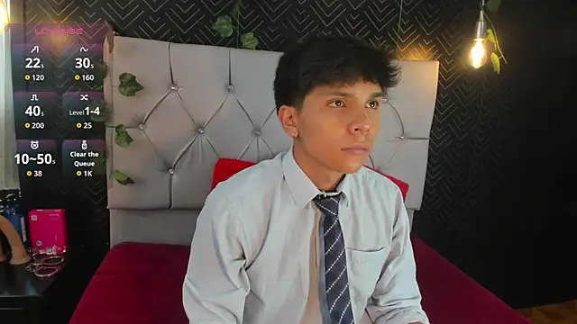 Thiago Kozak online show from October 2025 12:37:02 PM