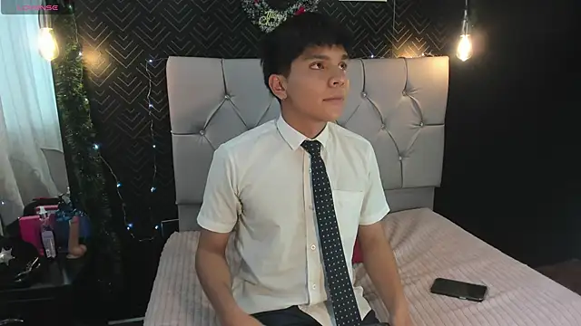 Thiago Kozak online show from November 2025 12:38:01 PM