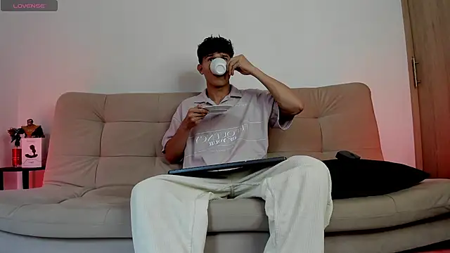 2Amateur Guys online show from November 2025 10:25:02 PM