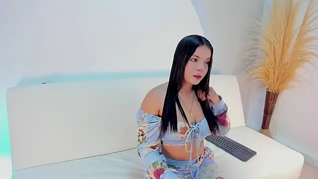 Carly lopez online show from November 2025 06:30:02 PM