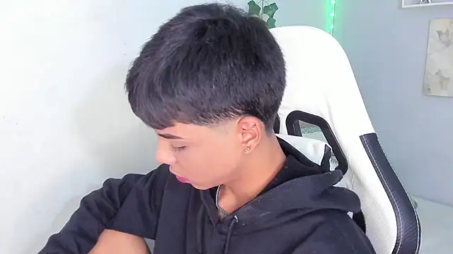 Snapshot of Thomas_wil chatting on October 2025 07:18:02 AM Thomas wil online show from October 2025 07:18:02 AM