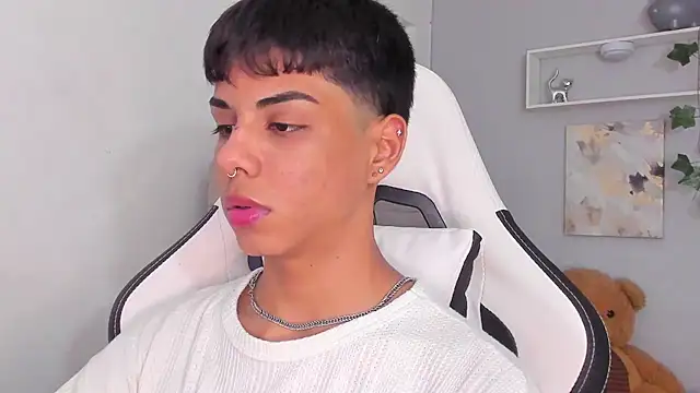 Snapshot of Thomas_wil chatting on November 2025 06:39:01 AM Thomas wil online show from November 2025 06:39:01 AM