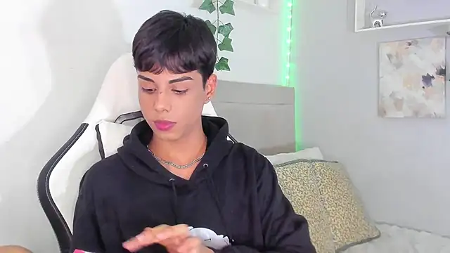 Snapshot of Thomas_wil chatting on October 2025 07:53:02 AM Thomas wil online show from October 2025 07:53:02 AM