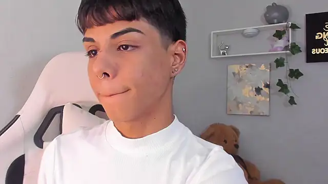 Snapshot of Thomas_wil chatting on November 2025 06:39:01 AM Thomas wil online show from November 2025 06:39:01 AM