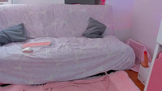 Danesacronin online show from April 2026 08:32:02 PM