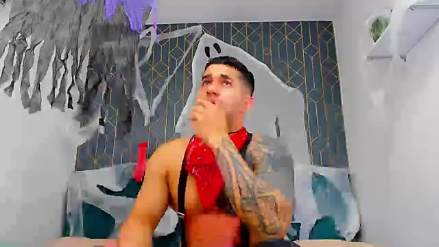 Snapshot of king_falconer chatting on October 2025 01:17:02 AM king falconer online show from October 2025 01:17:02 AM