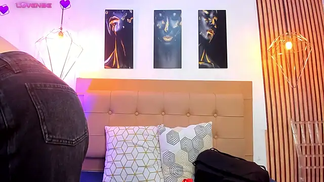 alesziarose online show from September 2025 04:35:01 PM