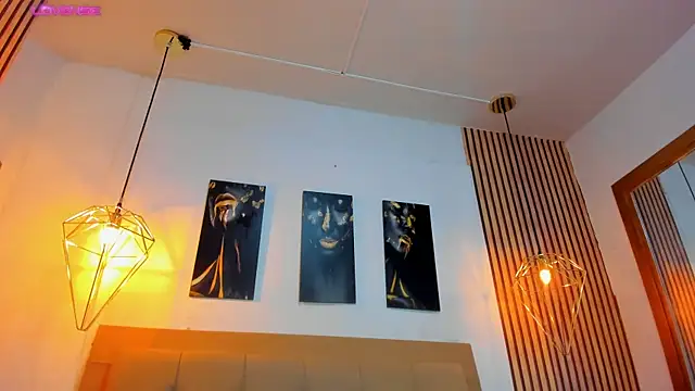 alesziarose online show from November 2025 07:30:01 PM