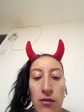 Oriana111 online show from November 2025 05:39:01 PM