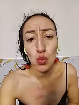 Oriana111 online show from May 2026 03:41:01 PM