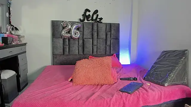 Esmeraldaa- online show from March 2026 10:16:02 PM