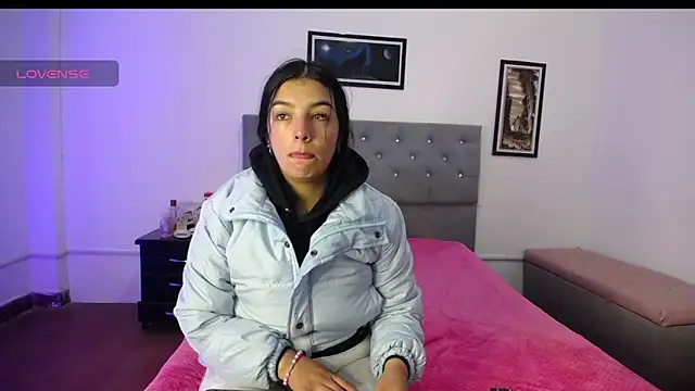 Esmeraldaa- online show from September 2025 05:43:01 AM