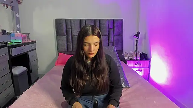 Esmeraldaa- online show from January 2026 10:07:02 AM