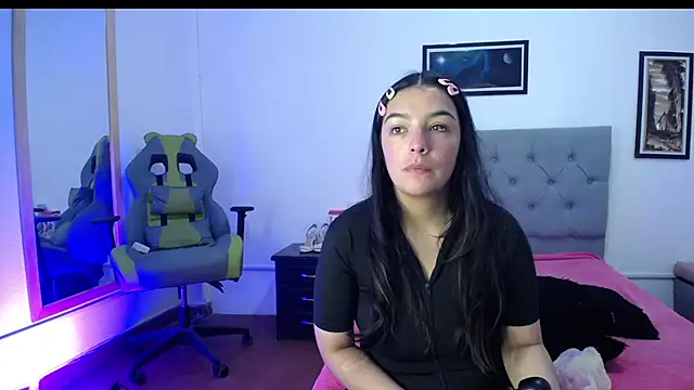 Esmeraldaa- online show from September 2025 04:41:01 AM