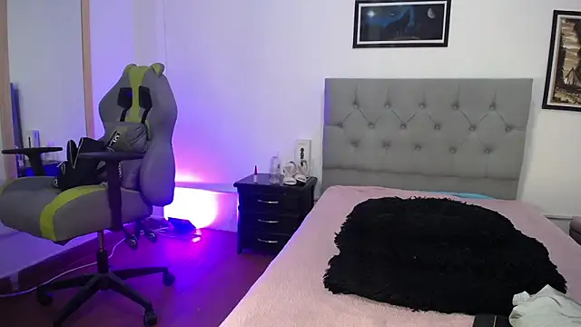 Esmeraldaa- online show from November 2025 11:31:02 PM