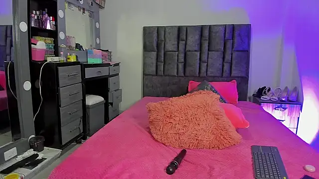 Esmeraldaa- online show from December 2025 08:06:02 AM