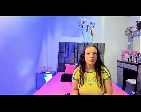 Esmeraldaa- online show from November 2025 09:30:01 PM