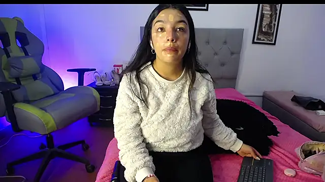 Esmeraldaa- online show from October 2025 04:36:02 AM