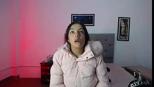 Esmeraldaa- online show from November 2025 05:00:01 AM