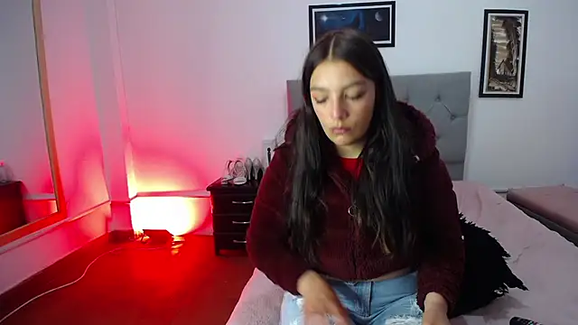 Esmeraldaa- online show from November 2025 03:54:01 AM