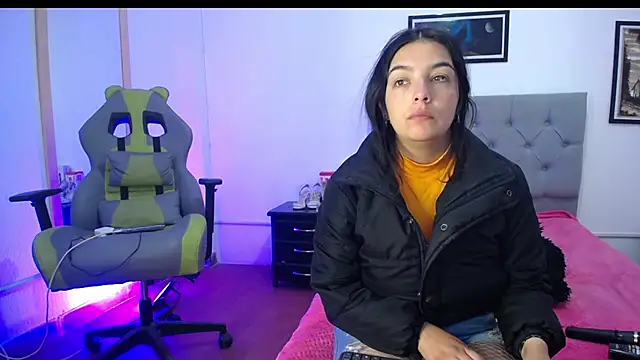 Esmeraldaa- online show from September 2025 05:35:01 AM