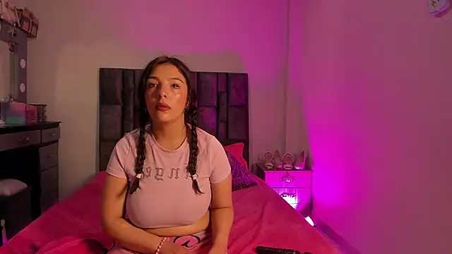 Esmeraldaa- online show from November 2025 09:09:01 AM