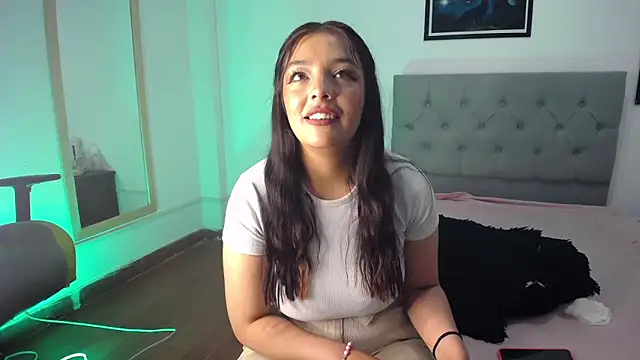 Esmeraldaa- online show from November 2025 05:22:01 AM