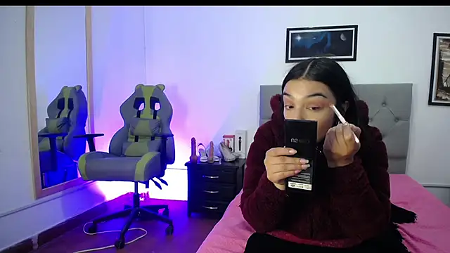 Esmeraldaa- online show from October 2025 04:06:01 AM