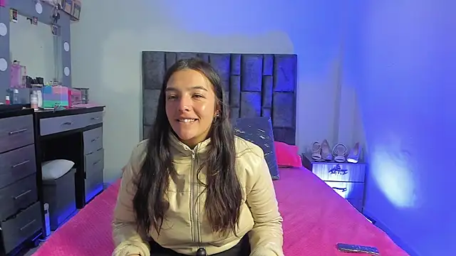 Esmeraldaa- online show from November 2025 05:40:02 AM