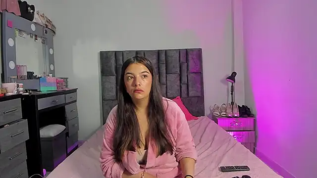 Esmeraldaa- online show from January 2026 06:53:01 AM