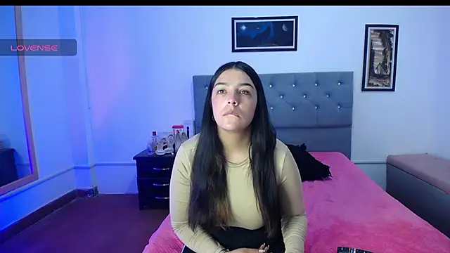 Esmeraldaa- online show from September 2025 04:39:02 AM