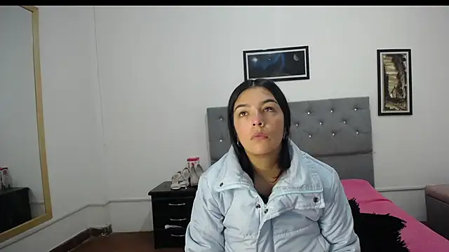 Esmeraldaa- online show from September 2025 03:45:02 AM