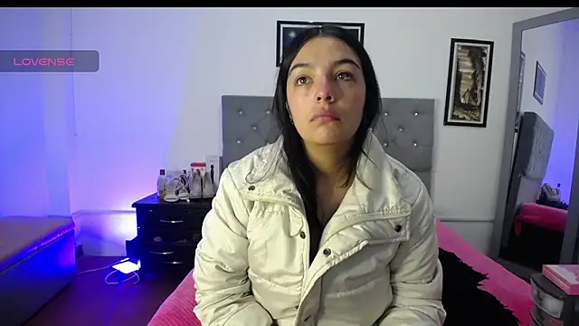 Esmeraldaa- online show from September 2025 04:55:01 AM