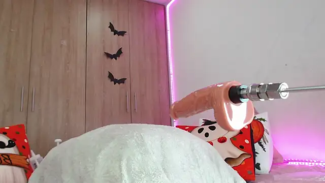 Emma Glutton online show from October 2025 02:16:02 PM