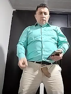 BigCristh79 online show from May 2026 07:34:01 PM