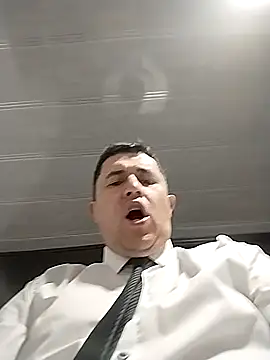 BigCristh79 online show from October 2025 11:42:02 AM