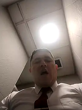 BigCristh79 online show from November 2025 09:37:02 PM